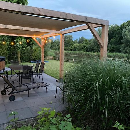 Villa Riverside Met Hottub, Eigen Aanlegsteiger, Zwemtrap, Trampoline En Kano'S Ζεεβόλντε Εξωτερικό φωτογραφία
