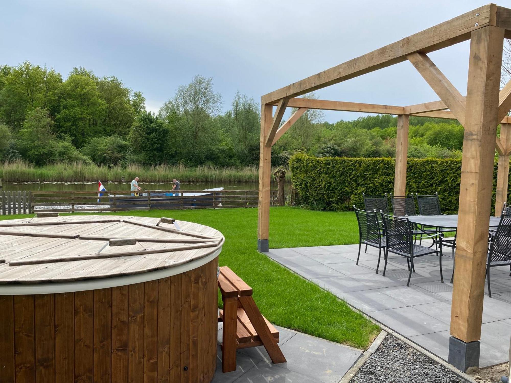 Villa Riverside Met Hottub, Eigen Aanlegsteiger, Zwemtrap, Trampoline En Kano'S Ζεεβόλντε Εξωτερικό φωτογραφία